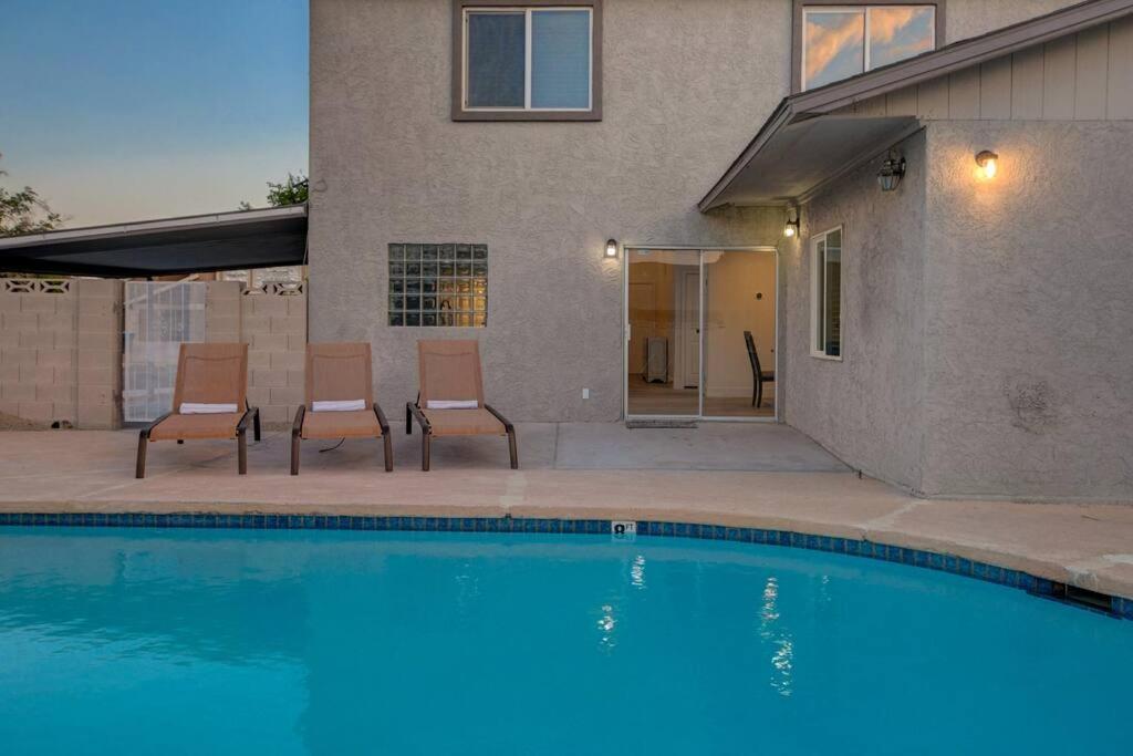 Holiday home Vegas Hideaway~pool, Bar, Many Beds~near Strip Las Vegas