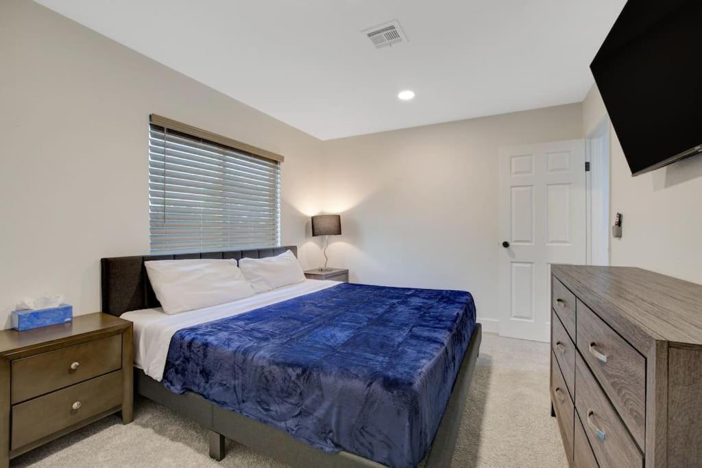 Holiday home Vegas Hideaway~pool, Bar, Many Beds~near Strip