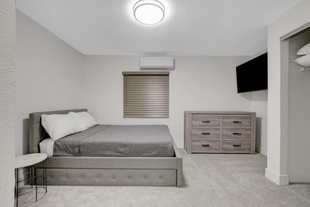 Holiday home Vegas Hideaway~pool, Bar, Many Beds~near Strip Las Vegas