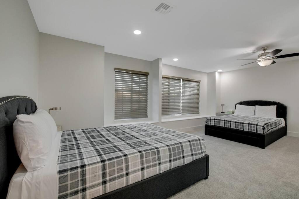 Vegas Hideaway~pool, Bar, Many Beds~near Strip *