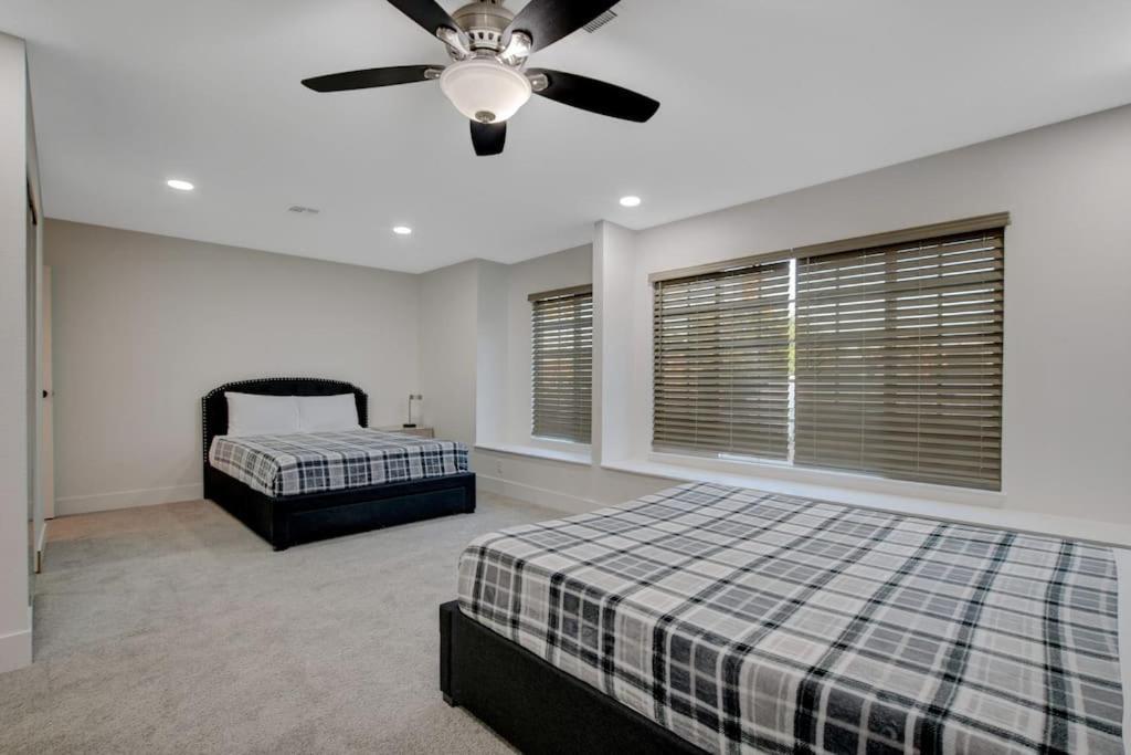 Vegas Hideaway~pool, Bar, Many Beds~near Strip *