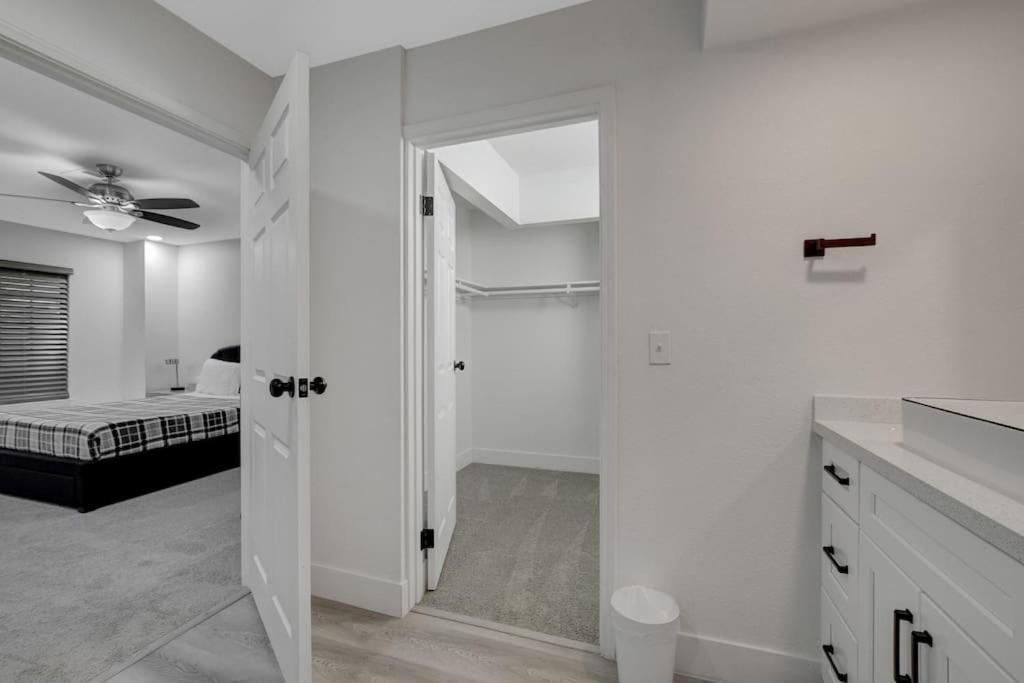 Ferienhaus Vegas Hideaway~pool, Bar, Many Beds~near Strip *