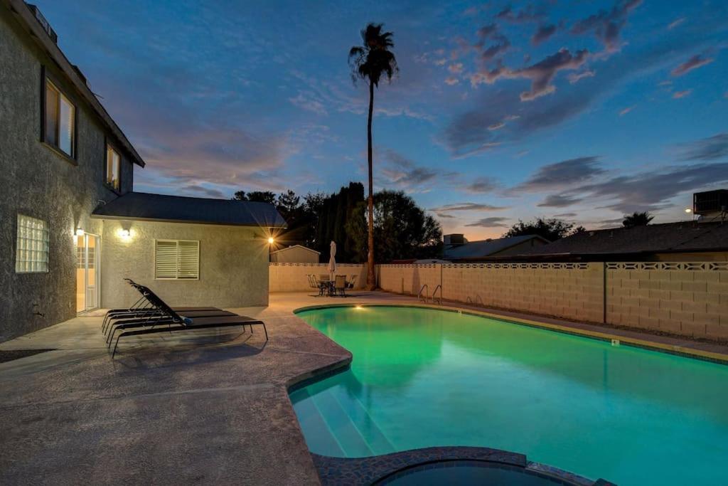 Vegas Hideaway~pool, Bar, Many Beds~near Strip Ferienhaus